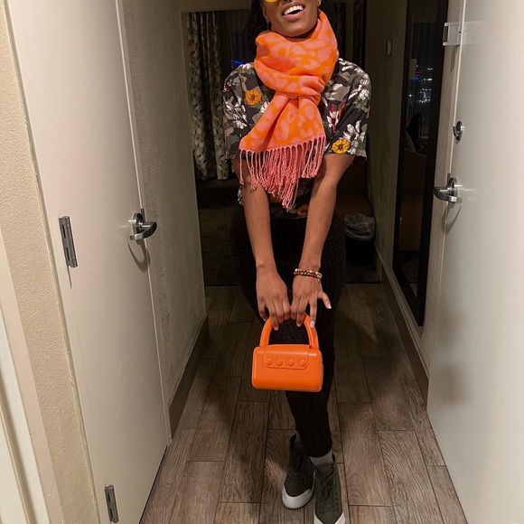 🎉Bag My Orange Please🎉 - Picture 3 of 5